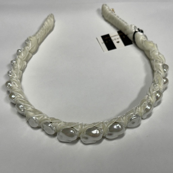 Womens Graduated Baroque Pearly Skinny Headband White